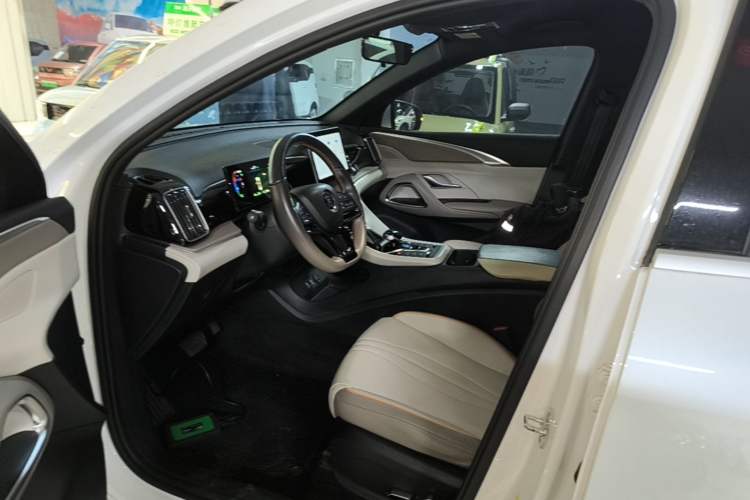 Used BYD Song Pro New Energy 2024 HONOR Edition DM-i 71KM Navigation Model Left Front Seat