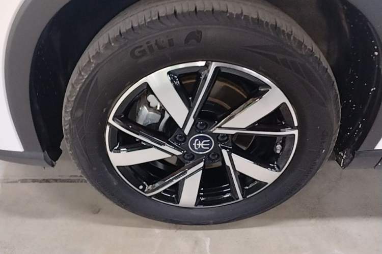 Used BYD Song Pro New Energy 2024 HONOR Edition DM-i 71KM Navigation Model Left Front Wheel Hub