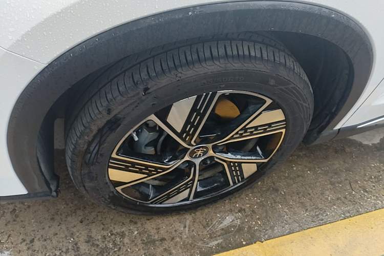 Used BYD Song Pro New Energy 2024 HONOR Edition DM-i 110KM Excellence Model Left Front Wheel Hub