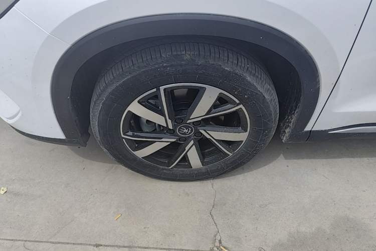 Used BYD Song Pro New Energy 2024 HONOR Edition DM-i 71KM Navigation Model Left Front Wheel Hub