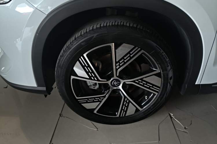 Used BYD Song Pro New Energy 2024 HONOR Edition DM-i 110KM Excellence Model Left Front Wheel Hub