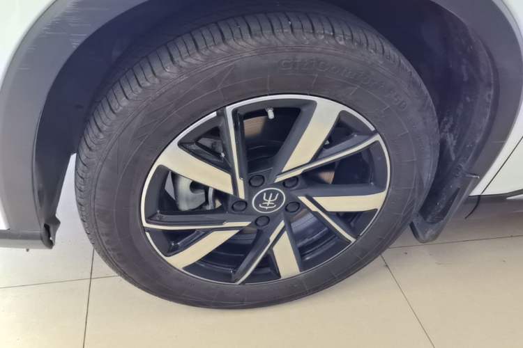 Used BYD Song Pro New Energy 2024 HONOR Edition DM-i 71KM Navigation Model Left Front Wheel Hub