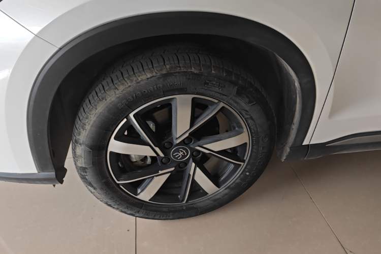 Used BYD Song Pro New Energy 2024 HONOR Edition DM-i 71KM Navigation Model Left Front Wheel Hub