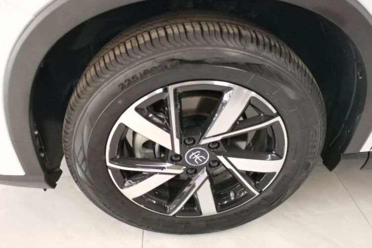 Used BYD Song Pro New Energy 2024 HONOR Edition DM-i 71KM Navigation Model Left Front Wheel Hub