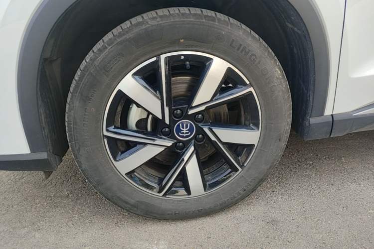 Used BYD Song Pro New Energy 2024 HONOR Edition DM-i 71KM Navigation Model Left Front Wheel Hub