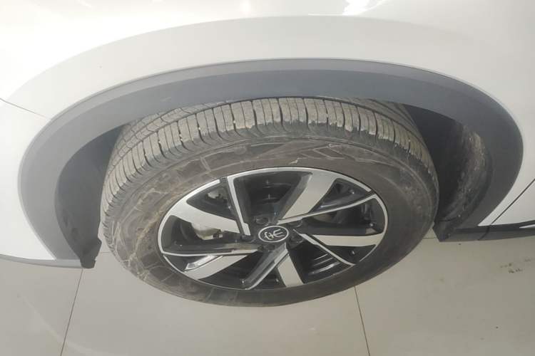 Used BYD Song Pro New Energy 2024 HONOR Edition DM-i 71KM Navigation Model Left Front Wheel Hub