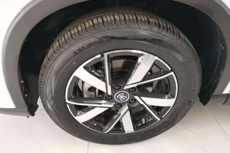 Used BYD Song Pro New Energy 2024 HONOR Edition DM-i 71KM Navigation Model Left Front Wheel Hub