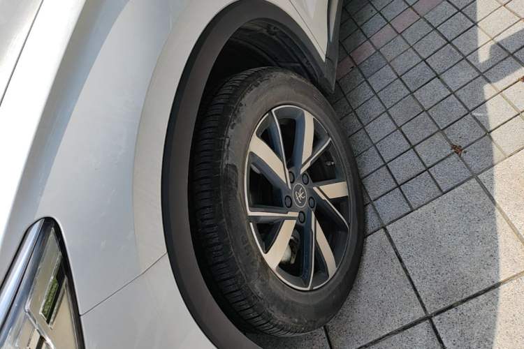 Used BYD Song Pro New Energy 2024 HONOR Edition DM-i 71KM Navigation Model Left Front Wheel Hub