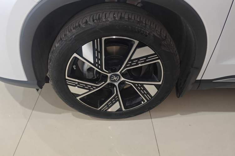 Used BYD Song Pro New Energy 2024 HONOR Edition DM-i 110KM Excellence Model Left Front Wheel Hub