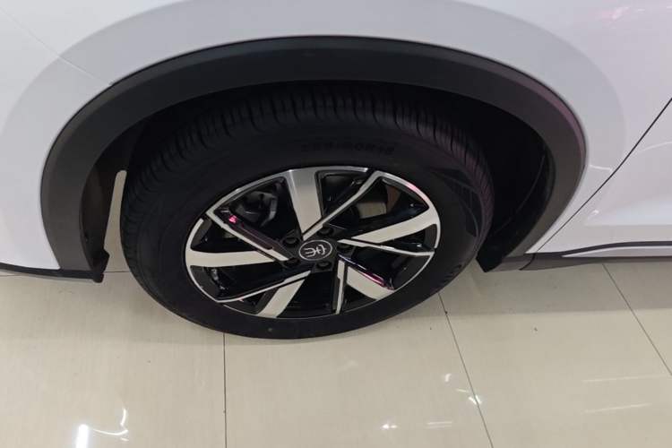 Used BYD Song Pro New Energy 2024 HONOR Edition DM-i 71KM Navigation Model Left Front Wheel Hub