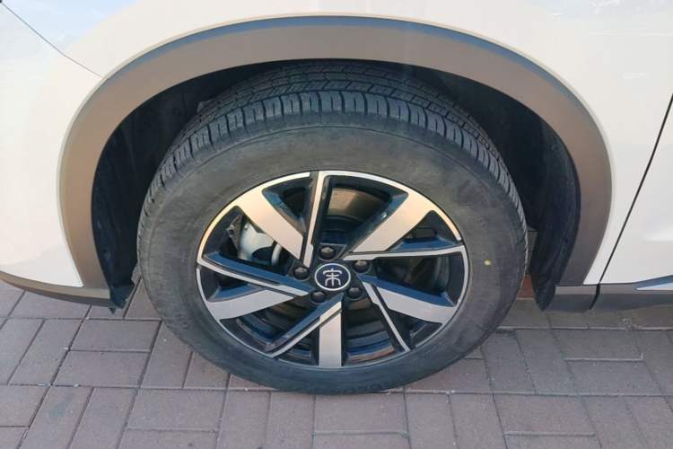Used BYD Song Pro New Energy 2024 HONOR Edition DM-i 71KM Navigation Model Left Front Wheel Hub