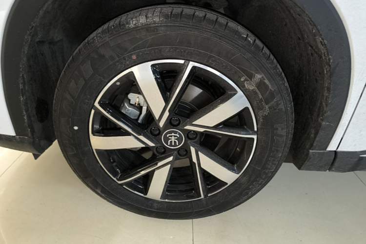 Used BYD Song Pro New Energy 2024 HONOR Edition DM-i 71KM Navigation Model Left Front Wheel Hub