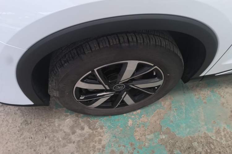 Used BYD Song Pro New Energy 2024 HONOR Edition DM-i 71KM Navigation Model Left Front Wheel Hub