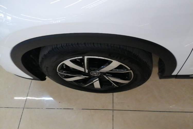 Used BYD Song Pro New Energy 2024 HONOR Edition DM-i 71KM Navigation Model Left Front Wheel Hub