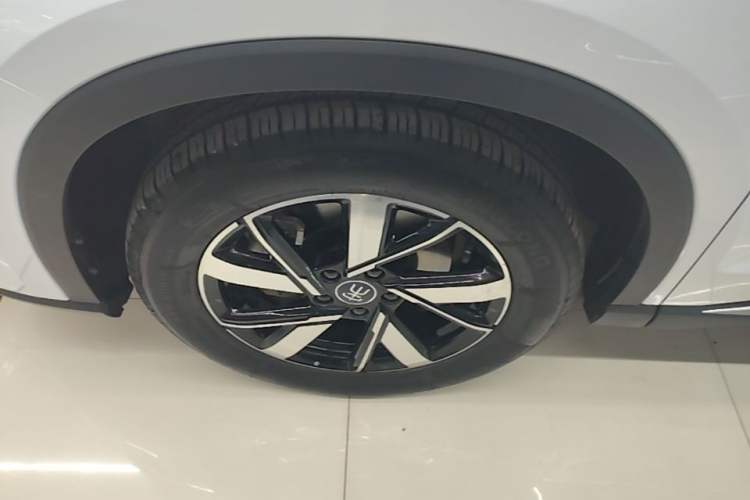 Used BYD Song Pro New Energy 2024 HONOR Edition DM-i 71KM Navigation Model Left Front Wheel Hub