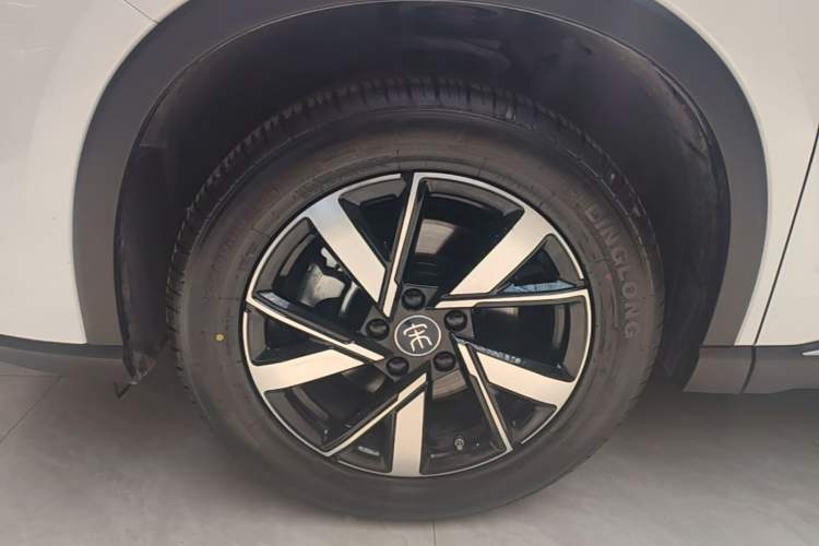Used BYD Song Pro New Energy 2024 HONOR Edition DM-i 71KM Leading Model Left Front Wheel Hub