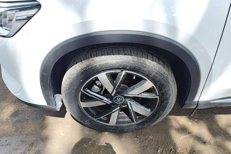 Used BYD Song Pro New Energy 2024 HONOR Edition DM-i 110KM Beyond Model Left Front Wheel Hub