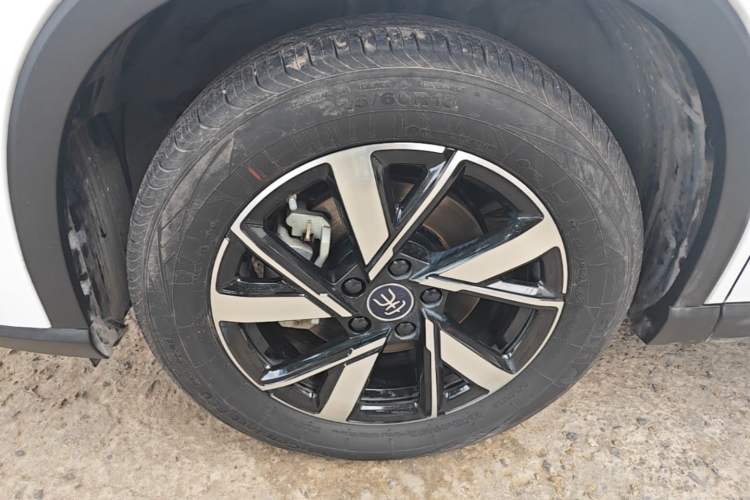 Used BYD Song Pro New Energy 2024 HONOR Edition DM-i 71KM Navigation Model Left Front Wheel Hub