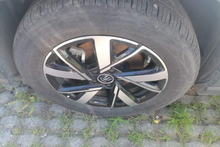 Used BYD Song Pro New Energy 2024 HONOR Edition DM-i 71KM Navigation Model Left Front Wheel Hub