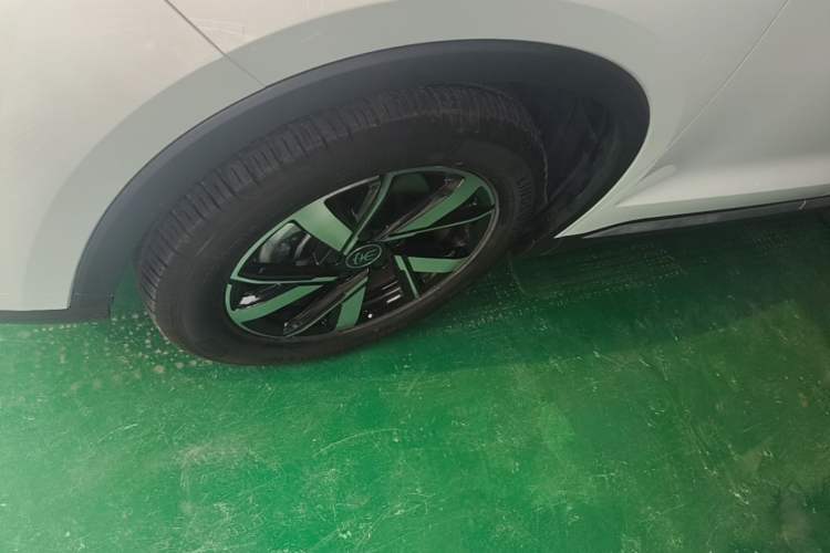 Used BYD Song Pro New Energy 2024 HONOR Edition DM-i 71KM Leading Model Left Front Wheel Hub