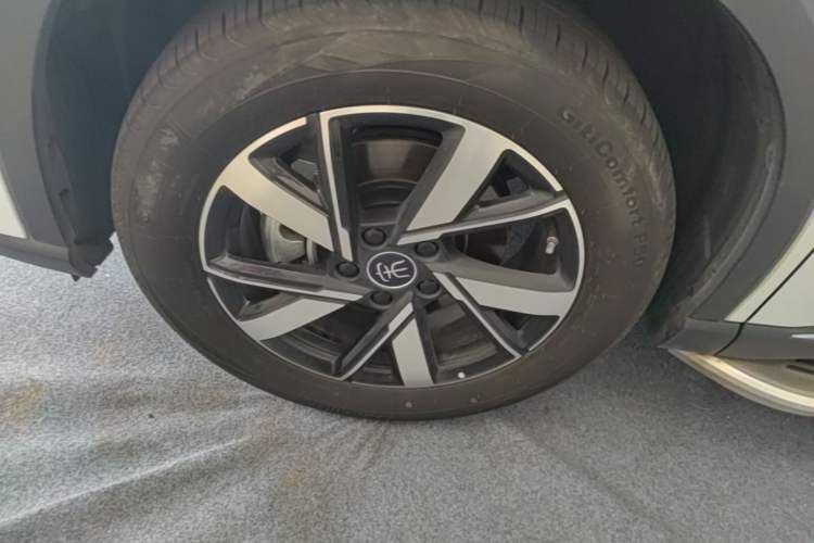 Used BYD Song Pro New Energy 2024 HONOR Edition DM-i 71KM Navigation Model Left Front Wheel Hub