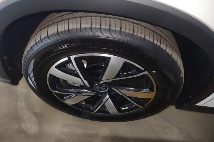 Used BYD Song Pro New Energy 2024 HONOR Edition DM-i 110KM Beyond Model Left Front Wheel Hub