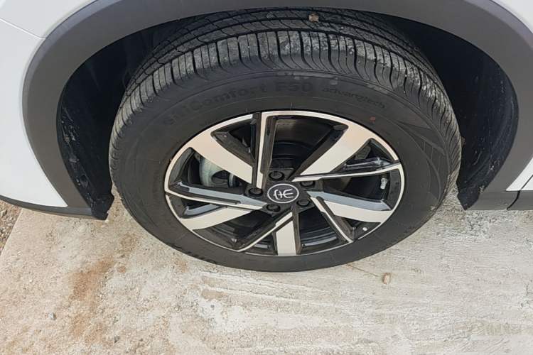 Used BYD Song Pro New Energy 2024 HONOR Edition DM-i 71KM Navigation Model Left Front Wheel Hub
