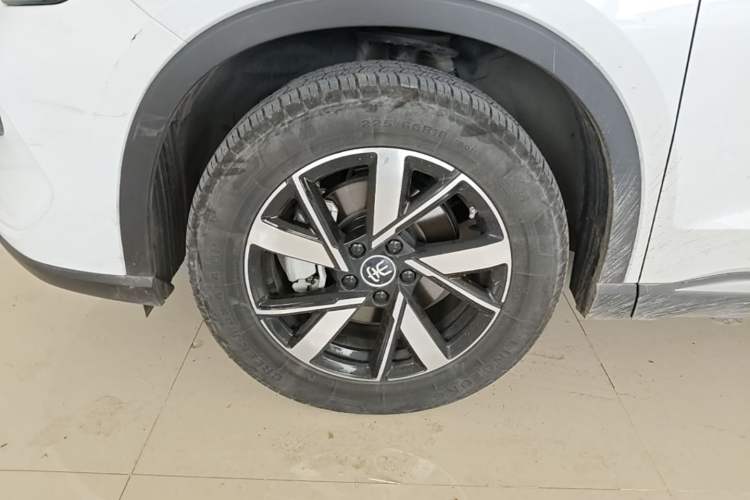 Used BYD Song Pro New Energy 2024 HONOR Edition DM-i 71KM Leading Model Left Front Wheel Hub