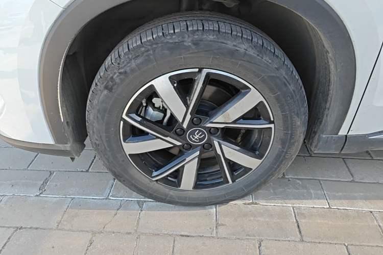 Used BYD Song Pro New Energy 2024 HONOR Edition DM-i 71KM Navigation Model Left Front Wheel Hub