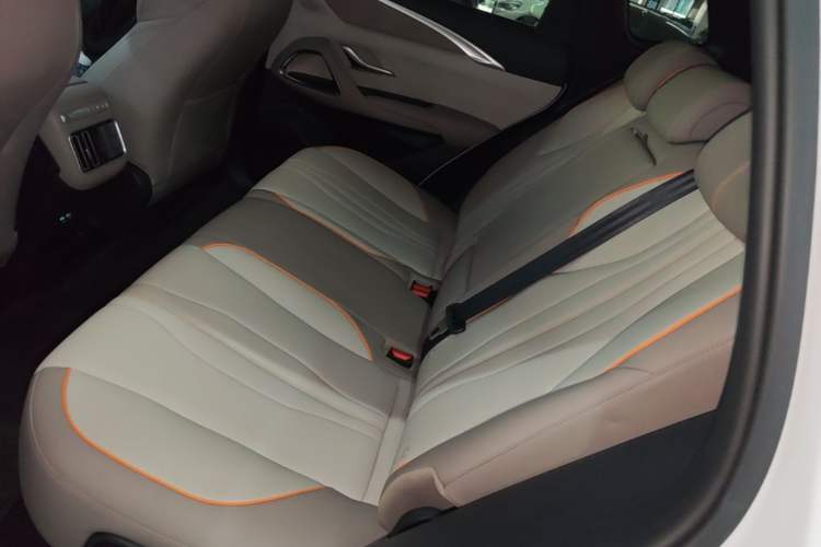 Used BYD Song Pro New Energy 2024 HONOR Edition DM-i 71KM Navigation Model Left Rear Seat