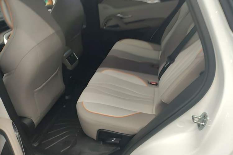 Used BYD Song Pro New Energy 2024 HONOR Edition DM-i 71KM Navigation Model Left Rear Seat