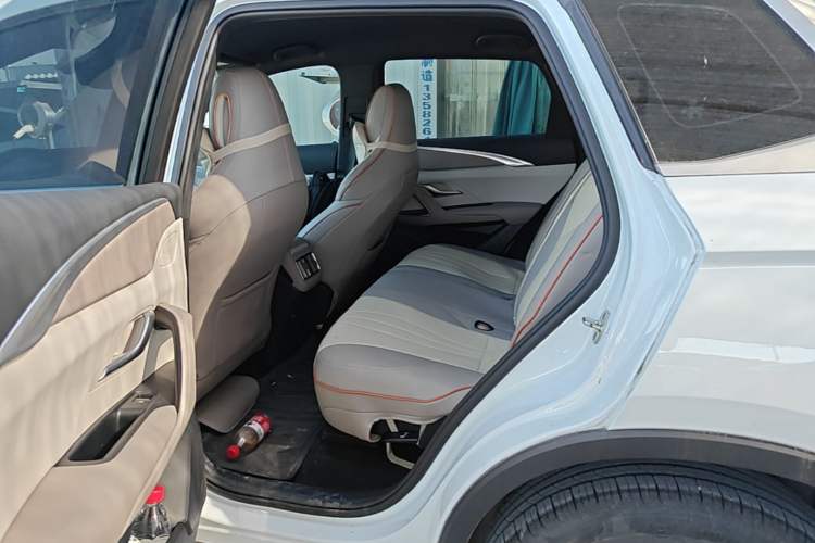 Used BYD Song Pro New Energy 2024 HONOR Edition DM-i 71KM Navigation Model Left Rear Seat