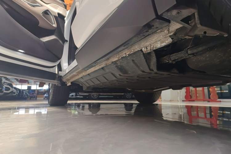 Used BYD Song Pro New Energy 2024 HONOR Edition DM-i 71KM Leading Model Left Side Sill