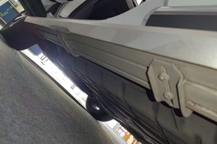 Used BYD Song Pro New Energy 2024 HONOR Edition DM-i 71KM Navigation Model Left Side Sill