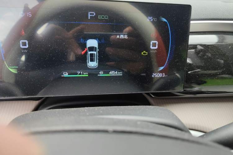 Used BYD Song Pro New Energy 2024 HONOR Edition DM-i 71KM Navigation Model Odometer Close Up