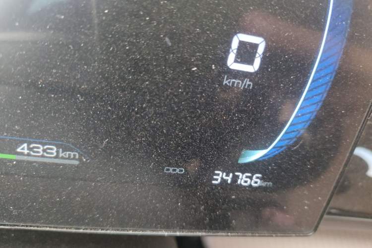 Used BYD Song Pro New Energy 2024 HONOR Edition DM-i 71KM Navigation Model Odometer Close Up