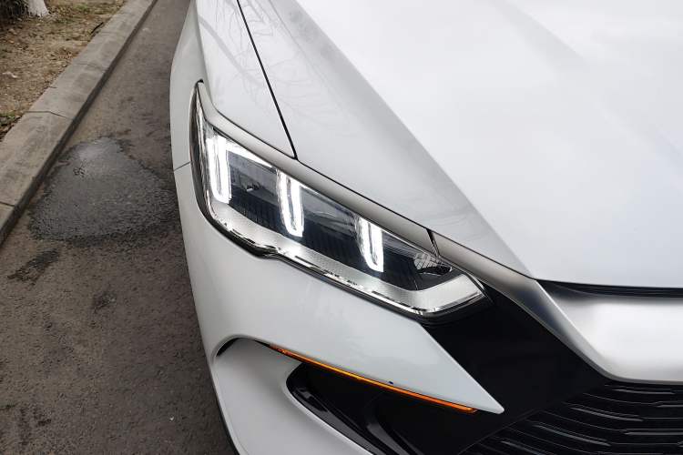 Used BYD Song Pro New Energy 2024 HONOR Edition DM-i 110KM Excellence Model Right Front Headlight