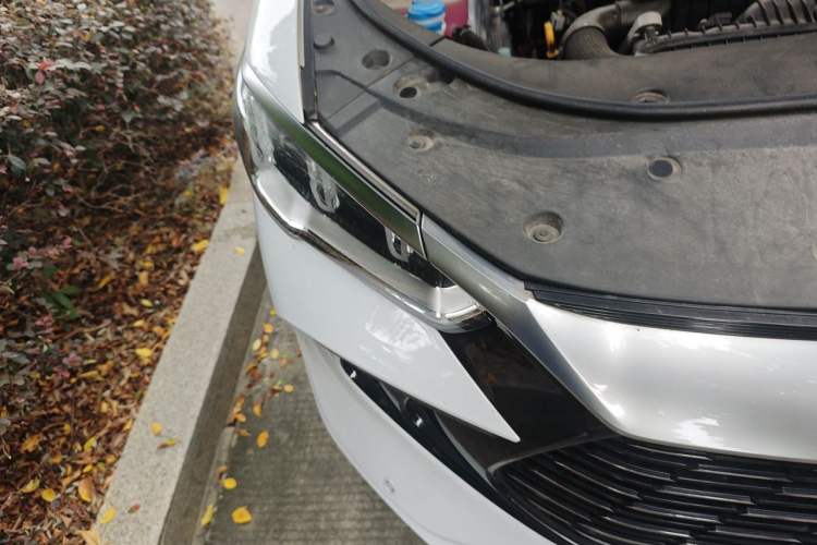 Used BYD Song Pro New Energy 2024 HONOR Edition DM-i 71KM Navigation Model Right Front Headlight