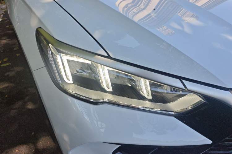 Used BYD Song Pro New Energy 2024 HONOR Edition DM-i 71KM Leading Model Right Front Headlight