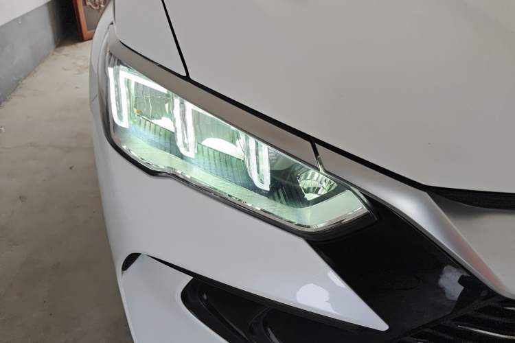 Used BYD Song Pro New Energy 2024 HONOR Edition DM-i 71KM Navigation Model Right Front Headlight