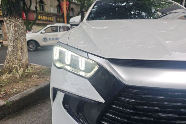 Used BYD Song Pro New Energy 2024 HONOR Edition DM-i 110KM Beyond Model Right Front Headlight