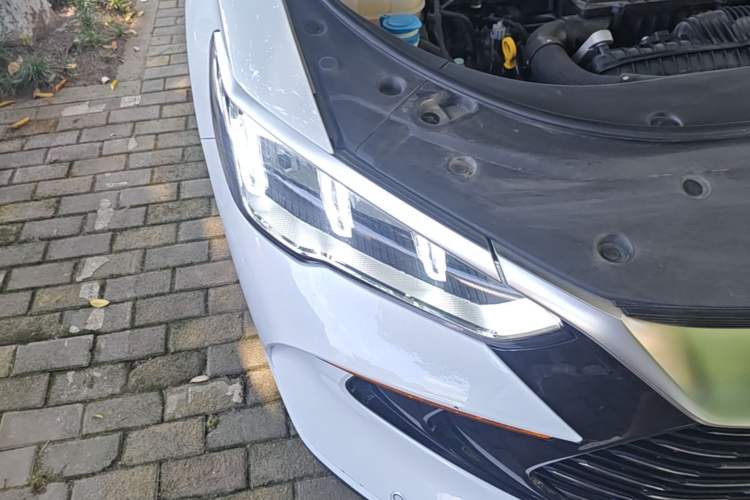 Used BYD Song Pro New Energy 2024 HONOR Edition DM-i 110KM Excellence Model Right Front Headlight