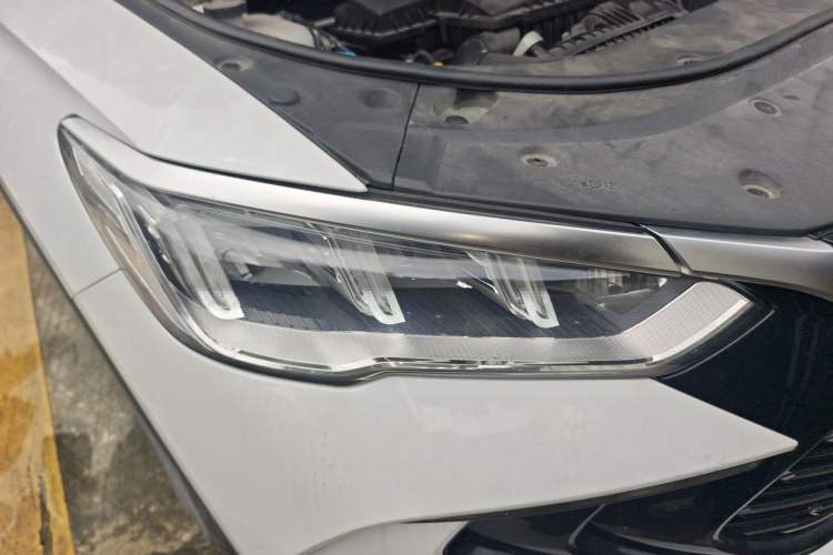 Used BYD Song Pro New Energy 2024 HONOR Edition DM-i 71KM Navigation Model Right Front Headlight