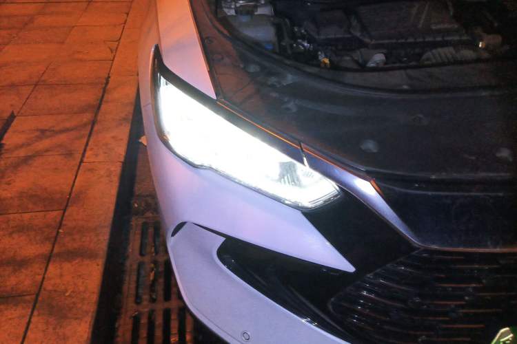 Used BYD Song Pro New Energy 2024 HONOR Edition DM-i 71KM Navigation Model Right Front Headlight