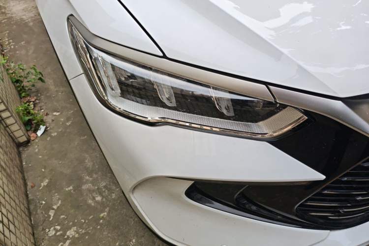 Used BYD Song Pro New Energy 2024 HONOR Edition DM-i 110KM Beyond Model Right Front Headlight