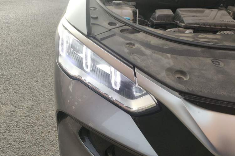 Used BYD Song Pro New Energy 2024 HONOR Edition DM-i 71KM Navigation Model Right Front Headlight
