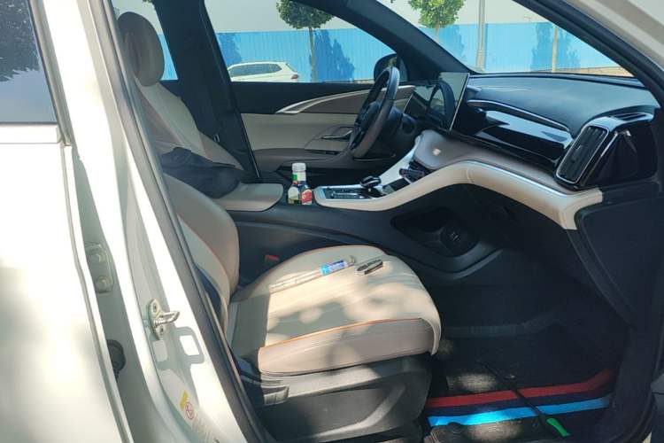 Used BYD Song Pro New Energy 2024 HONOR Edition DM-i 71KM Navigation Model Right Front Seat
