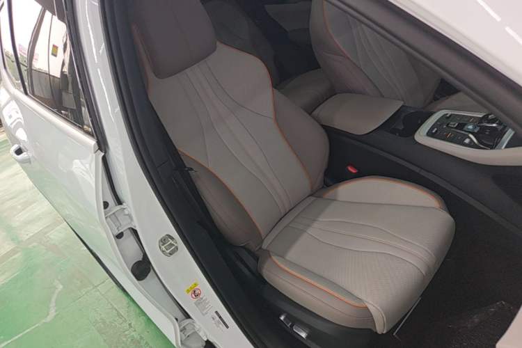 Used BYD Song Pro New Energy 2024 HONOR Edition DM-i 110KM Excellence Model Right Front Seat