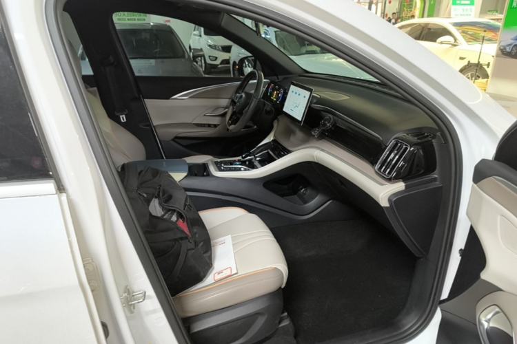 Used BYD Song Pro New Energy 2024 HONOR Edition DM-i 71KM Navigation Model Right Front Seat