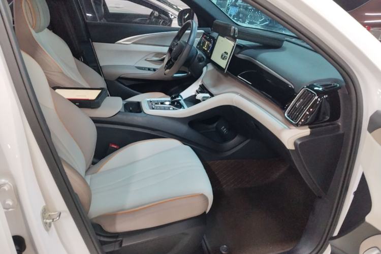 Used BYD Song Pro New Energy 2024 HONOR Edition DM-i 71KM Navigation Model Right Front Seat